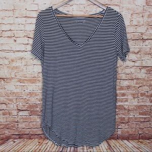 Mudd | Striped V-Neck Round Hem Tee